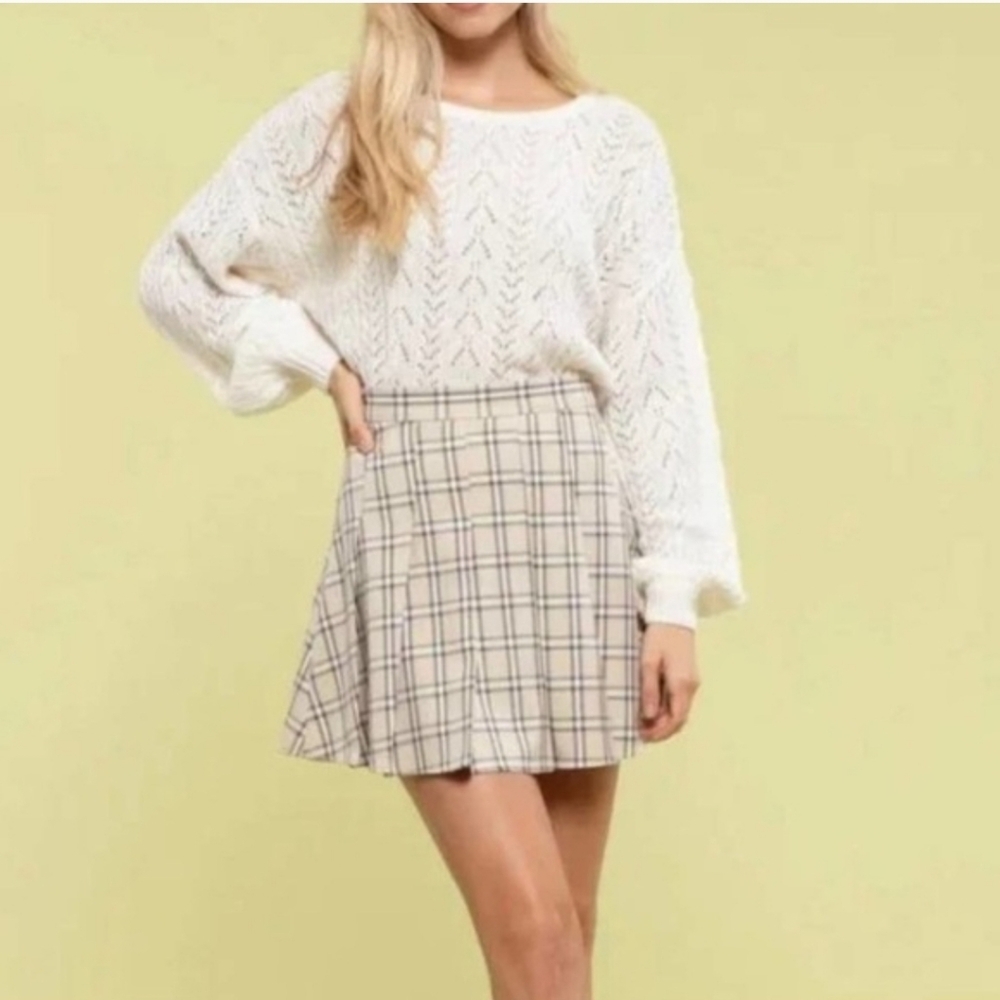 Blu Pepper Cream and Black Plaid Pleated Skirt Size Medium